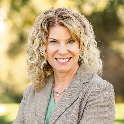 Official-page portrait of Cindy Bishop Davis